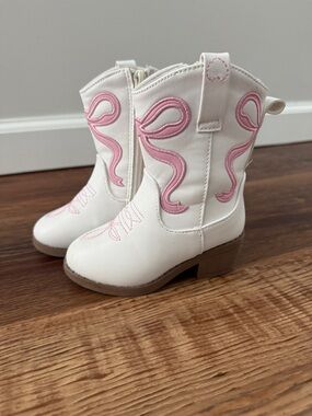 Toddler Girls White and Pink Bow Faux Leather Cowboy Boots - size 5